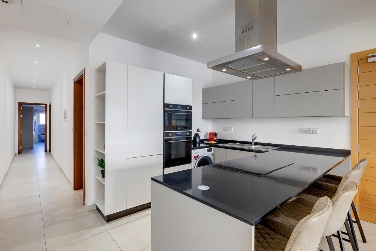 Luxe Apartment With Valletta And Harbour Views Sliema Exterior photo